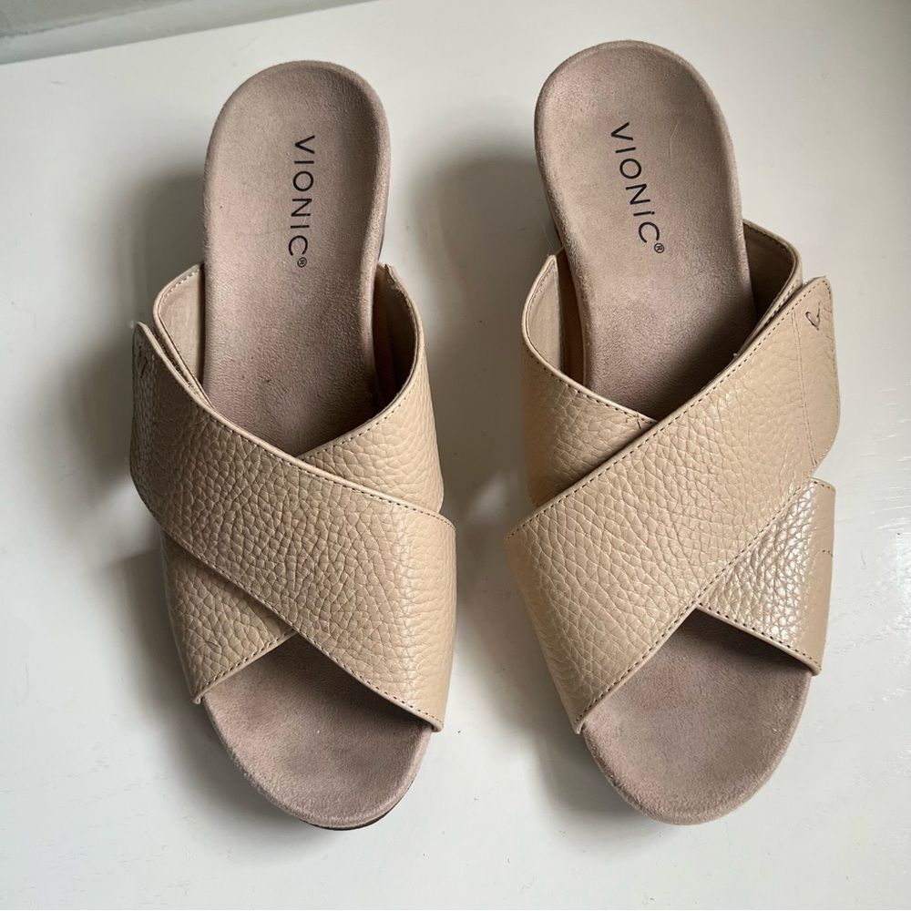 Vionic Sandals Leticia Wedge Pebbled Leather Bone Beige Size 9 Comfort Support